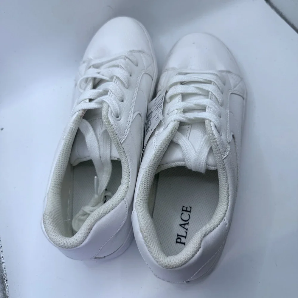The Children's Place Sneakers White Casual Everyday Shoes Size 6